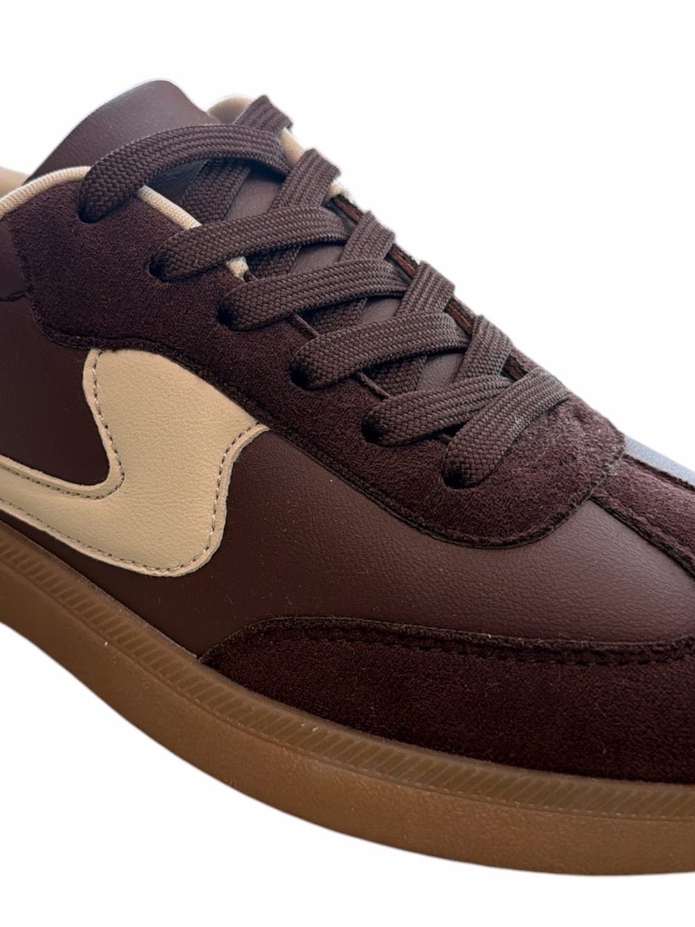 Burgundy Low-Top Sneakers with Cream Accent